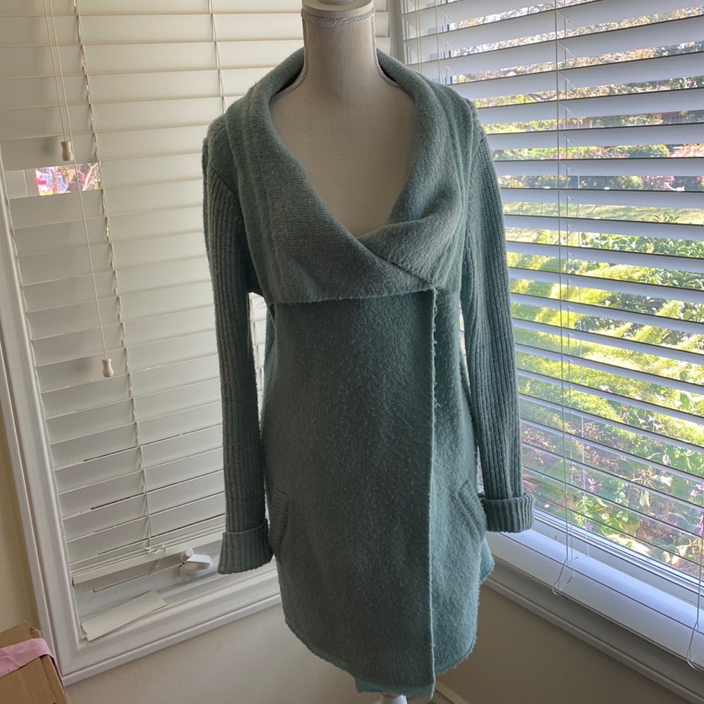 Comfy ANTHROPOLOGIE Office Sweater/Cardigan - Size Medium